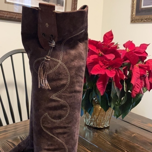 Henry Beguelin Tall Suede Boots w Curved Stitching Up Tassel Sides Flattering - Picture 5 of 10